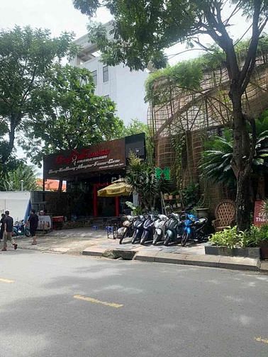 CHO THUÊ NGUYÊN CĂN KINH DOANH ngay MT Xuân Thủy hơn 300m2- 219tr/th