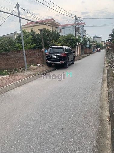 bán nhà  102m cạnh UBND xã Đông Dư , MT 4,5m  đường ô tô vào ,6,3 tỷ