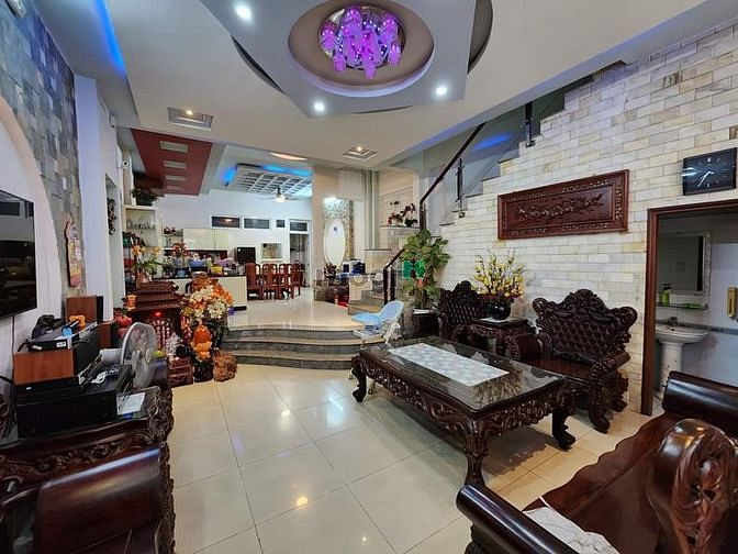 Nhà hẻm 6m gần đường Lạc Long Quân, 4 tầng, Ngang lớn 10m, nhỉnh 10 tỷ