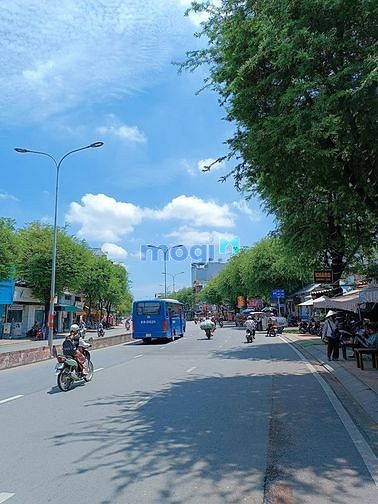 Nhà 4 tầng 184m2 mặt tiền Lê Trọng Tấn, dòng tiền 70 triệu, nở hậu 8m