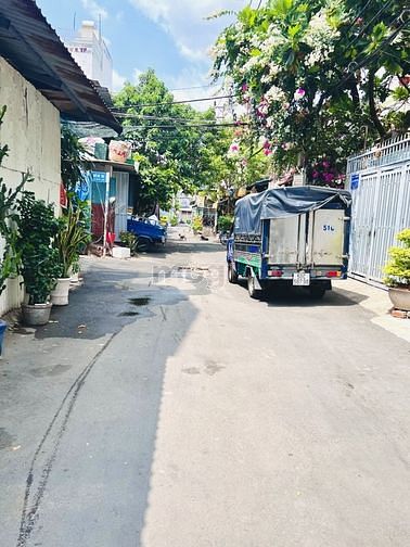 Bán gấp nhà CÁCH MẠNG THÁNG 8, hẻm 1025 ô tô tới nhà, 7m x 12m