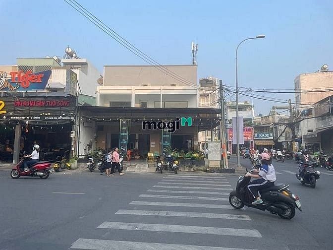 Bán nhà GÓC 2MT 61 Hoàng Việt, Q. Tân Bình. DT 12x21m, trệt lầu ST