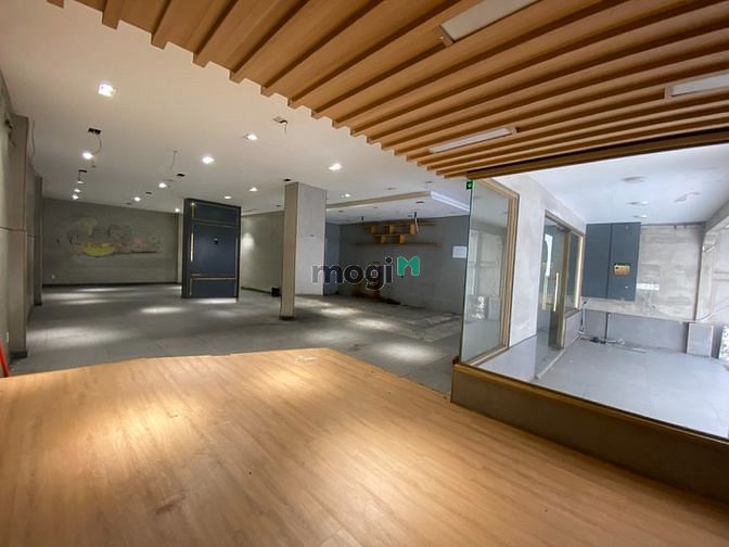Cho thuê MB tổng diện tích 220m2 sàn suốt đường Tôn Đản, Quận 4