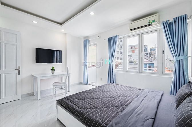 Căn hộ full nội thất ban công cửa sổ lớn Đoàn Như Hài Q4