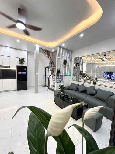 Bán nhà Khâm Thiên ngay Ô chợ Dừa, Đống Đa, dt 42m2, 4t, mt 5.7m.