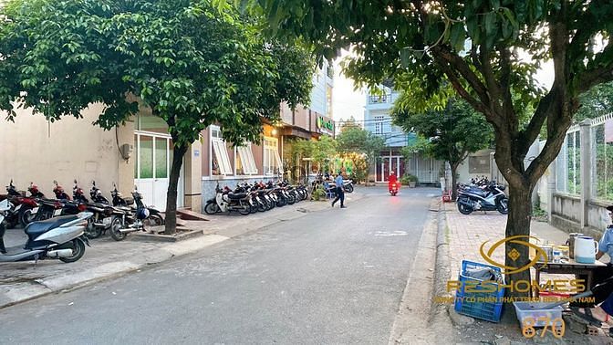 Cho thuê nhà 1 trệt 2 lầu đầy đủ nội thất đường N1, khu dân cư D2D