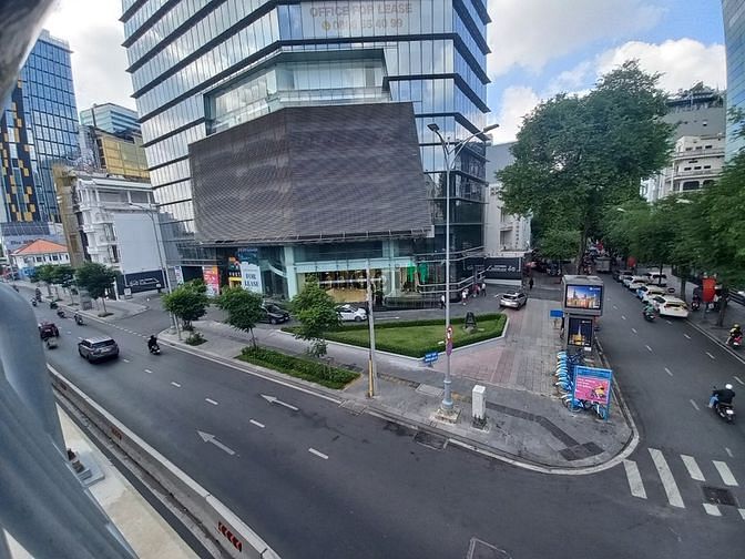 Cho thuê mặt bằng kinh doanh QUẬN 1, 300M2, DT đa dạng 50-250m2