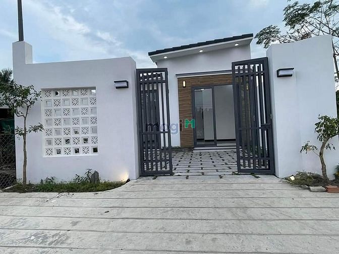 Ngộp ngân hàng bán gấp Nhà Hiện Đại 4.0 ngay Tp.Tây Ninh giá 1ty325tr