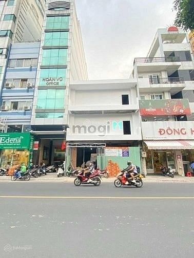 Cho thuê nhà MT Võ Văn Tần đoạn đẹp nhất Q3, DT 8x18m, 3 lầu,