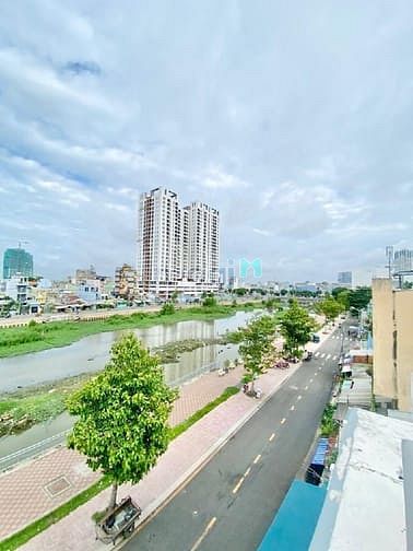 Bán nhà 4 tầng Lô góc 2 mặt tiền đường kinh doanh trung tâm Q8