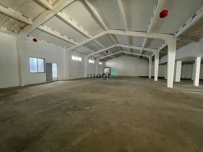 Cho thuê kho Quận 4 từ 200 - 600m2 tại mặt tiền đường Nguyễn Tất Thành