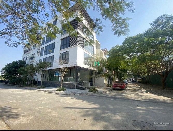 Cho thuê Tầng 1 của tòa Nhà Vp Phố Việt Hưng, Long Biên 180m2 giá 25tr