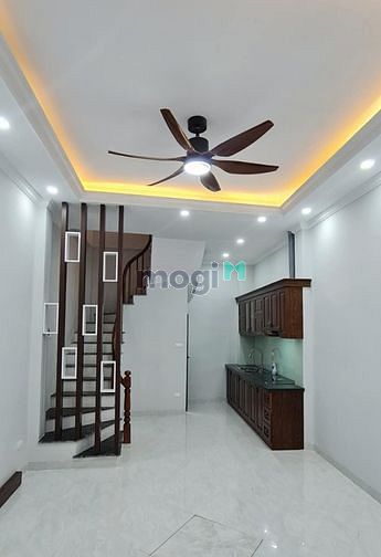 Bán nhà hoàng mai , ở luôn , gần phố , 37m x 5 tầng , chỉ 3.9 tỷ .
