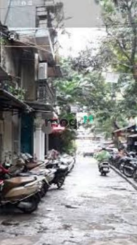 Cho thuê nhà tập thể tầng 4, phố Hoàng Ngọc Phách, quận Đống Đa