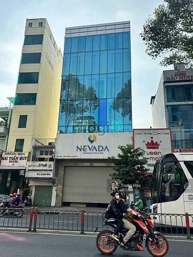 Bán tòa nhà MT Trường Chinh, Tân Bình. DT 10x28m. 6 tầng + thang máy.