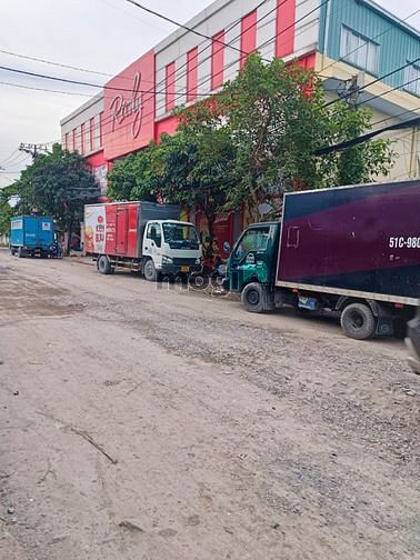 Bán chdv 36 phòng 350m2 mặt đường 16m. Khu dân cư phát triển.