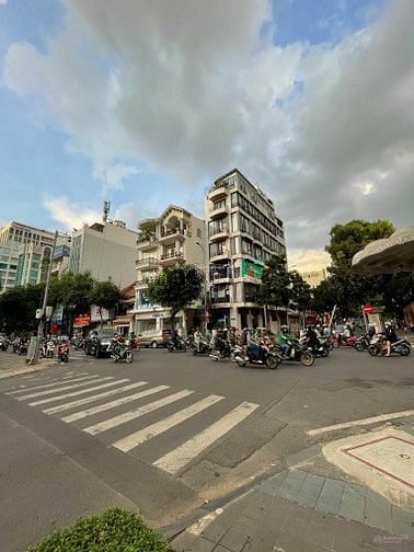 Bán căn góc 3MT Lê Thánh Tôn đối diện chợ Bến Thành Q1, DT 8x20m giá 1