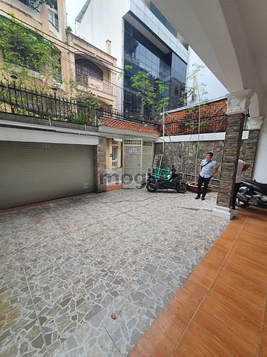 Cho thuê Biệt thự 8x23 2 lầu đường Hoàng Văn Thụ, P.4, Q.Tân Bình