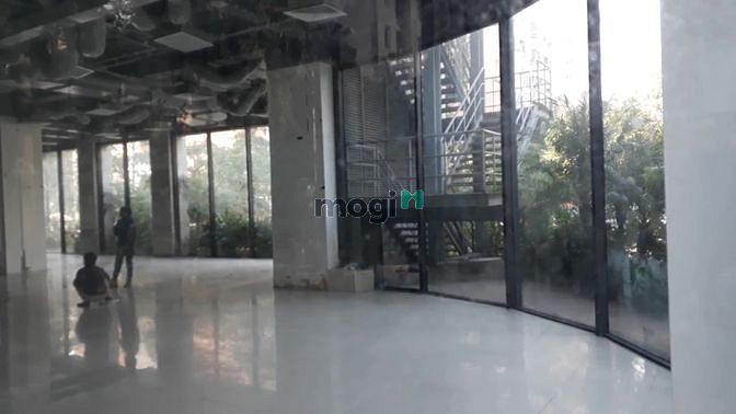Cho thuê tầng 1 làm showroom, ngân hàng, 200m2, MT 15m, đường Tây Sơn