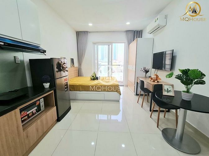 Ban công_Máy giặt riêng Ngay Nguyễn Hữu Cảnh Vinhome_Giáp Q1_Q2