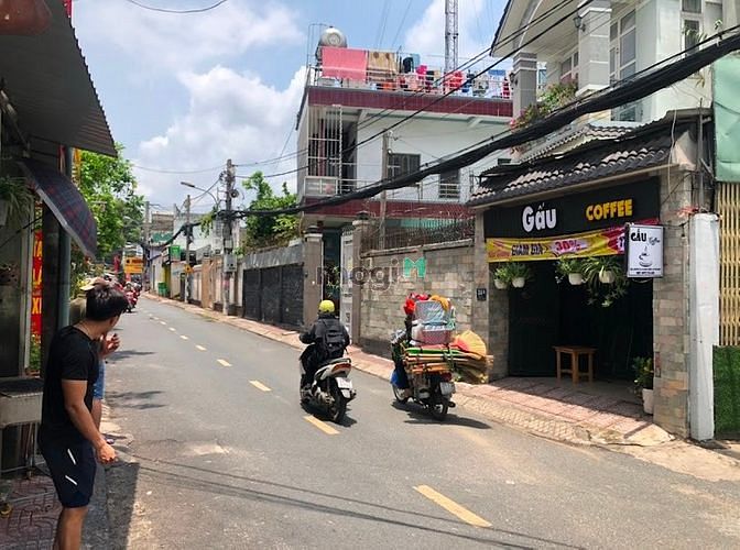 Cho thuê quán cà phê kinh doanh ổn, vị trí đẹp gần cổng trường đại học