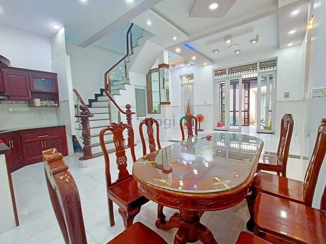 Cần bán nhà đường LK 5-6 -Bình Tân- 6m X 10m - 3 tầng đẹp - 3PN giá rẻ