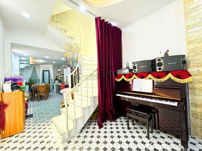 Hẻm Xe Tải Lạc Long Quân gần chợ Tân Bình  DT 55m2 Tặng Hết Nội Thất