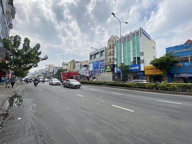 Cho thuê nhà 8x14 2 lầu mặt tiền Cộng Hòa, Quận Tân Bình