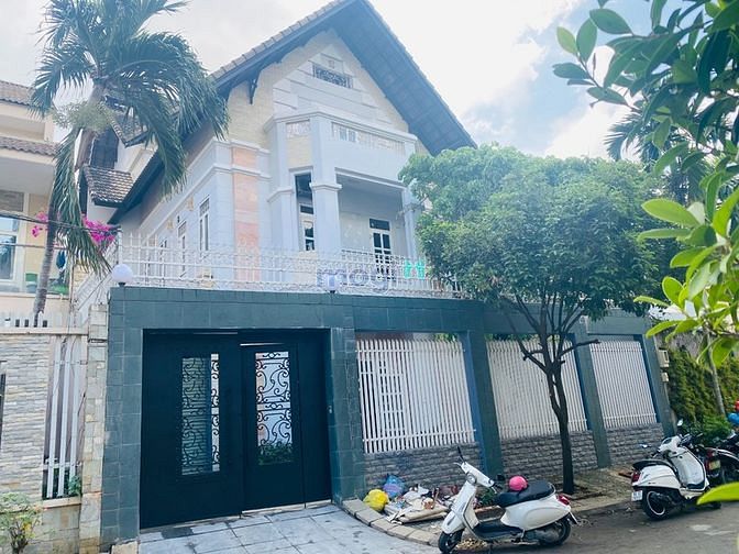 Cho  thuê nhà Nguyễn Văn Hưởng - Trệt 2 lầu, 5 phòng - Diện tích 10x30