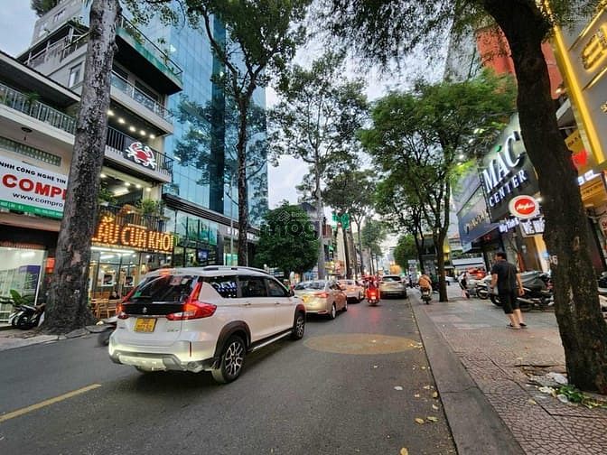 Bán nhà MT đường Trần Quang Diệu P14 Quận 3, dt: 22x20m giá 160 tỷ