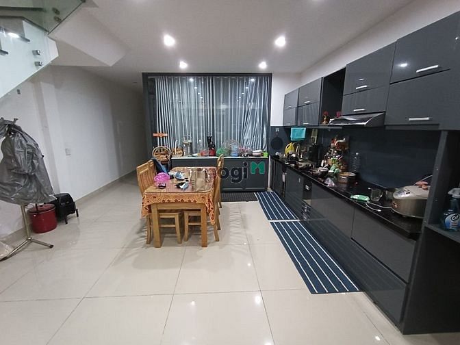 BÁN GẤP, HÒA XUÂN,3 Tầng, 100m2, SÂN Ô TÔ, XÂY HIỆN ĐẠI, chỉ 3.x