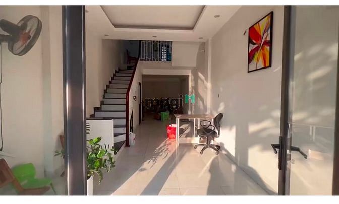 Cho thuê nhà nguyên căn phố Việt Hưng ô tô tránh, vỉa hè 40m2-4 ngủ-12