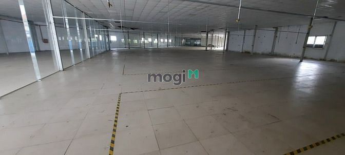 Cho thuê nhà xưởng 3100m2 mặt tiền đường Trịnh Như Khuê, H. Bình Chánh