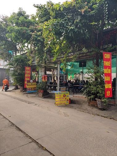 Sang quán cafe có nhiều cây xanh 2 mặt tiền khu dân cư đông.