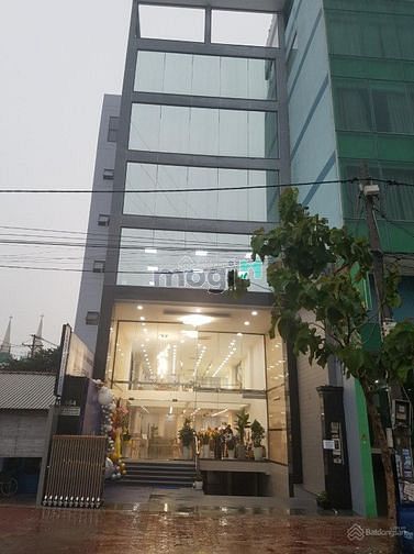 Cho thuê văn phòng view đẹp Q9, DT sàn 220m2, mặt tiền Xa Lộ Hà Nội