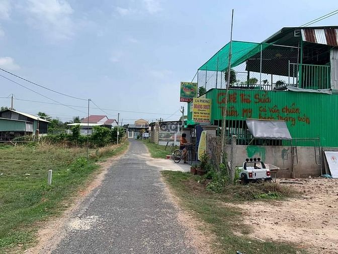 chủ cần tiền nên bán gấp lô đất ngay chợ phước thạnh .. vị trí cực kì