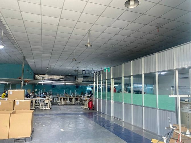 Cần cho thuê nhà xưởng giá rẻ 1200m2 tại đường Phạm Thị Giây, Hóc Môn.
