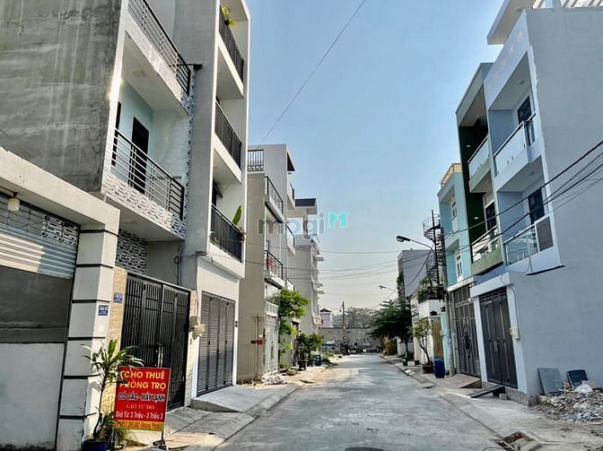 Bán nhà trệt 2 lầu + turm đường Lê Văn Việt , Quận 9 - Hướng Đông Nam