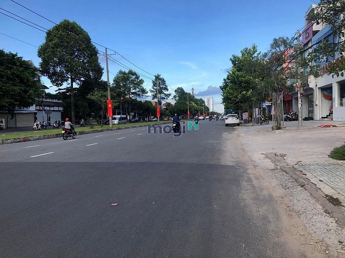 Bán nhà MT đường Số 28, 5 x 20m, 3.5 tấm, giá 12.5 tỷ. khu Tên Lửa