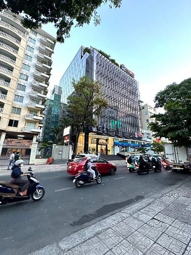 Bán nhà MT Lý Tự Trọng Quận 1 DT 10x20m 4 tầng giá 90 tỷ HĐT 200 triệu
