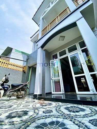 Quá ngộp, Ô tô ngủ trong nhà Lê Văn Việt, Quận 9, 130m2 chỉ còn 7.2t