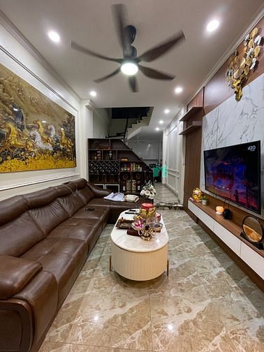Bán Nhà Ngay Ngã Tư Cổ Linh - Thạch Bàn 5 Tầng 40m2, Ngõ Ô tô 7 Chỗ