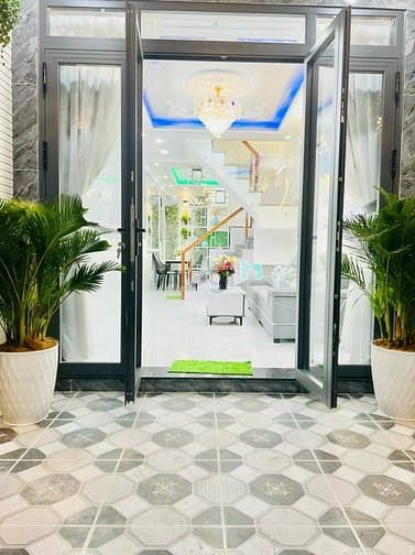 Bán nhà MT đường 8m thị trấn Nhà Bè 1 trệt 2 lầu, 4PN, 3WC, giá 3.1 tỷ