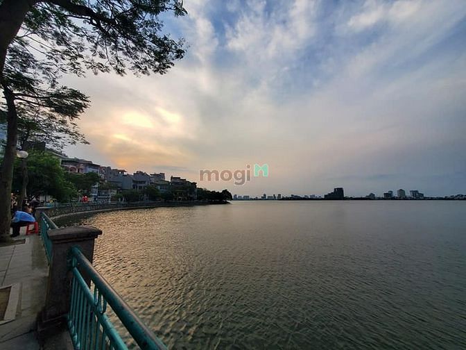 Bán tòa căn hộ dịch vụ mặt phố QUẢNG KHÁNH, VIEW HỒ TÂY, 282m2x6 tầng