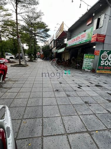 Cho thuê mặt phố Đường Bưởi, Ba Đình: 65m, 7 tầng,  MT: 9m. 70 triệu.