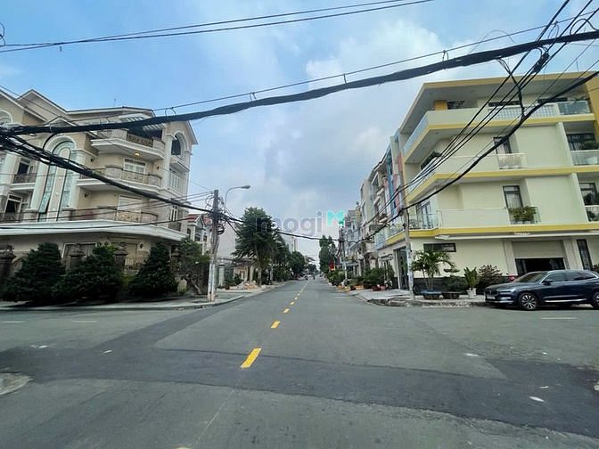 Bán nhà MT đường số 5 khu Tên Lửa, vị trí đẹp, dt:4x20m, giá 11,7 tỷ.