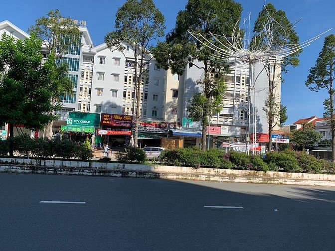 Bán gấp nhà lầu thuộc chung cư Hưng Phú, mặt tiền Lý Thái Tổ, Cần Thơ