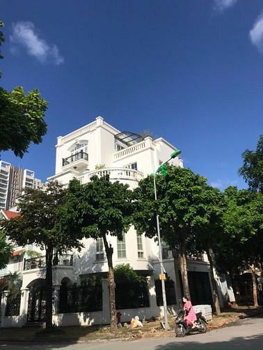 Biệt thự Nguyễn Thị Định - Trung Hòa, DT 180m2 x 4T + 1 hầm, 50tr/th