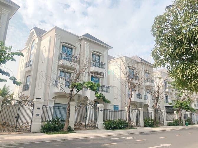 Bán Gấp Biệt Thự Ciputra, 180M2 × 3 TẦNG, NỘI THẤT ĐẸP, MT 10M, 5X TỶ