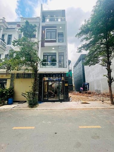 Bán nhà phố 1 Trệt 3 lầu Bình Chuẩn thuận an bình dương